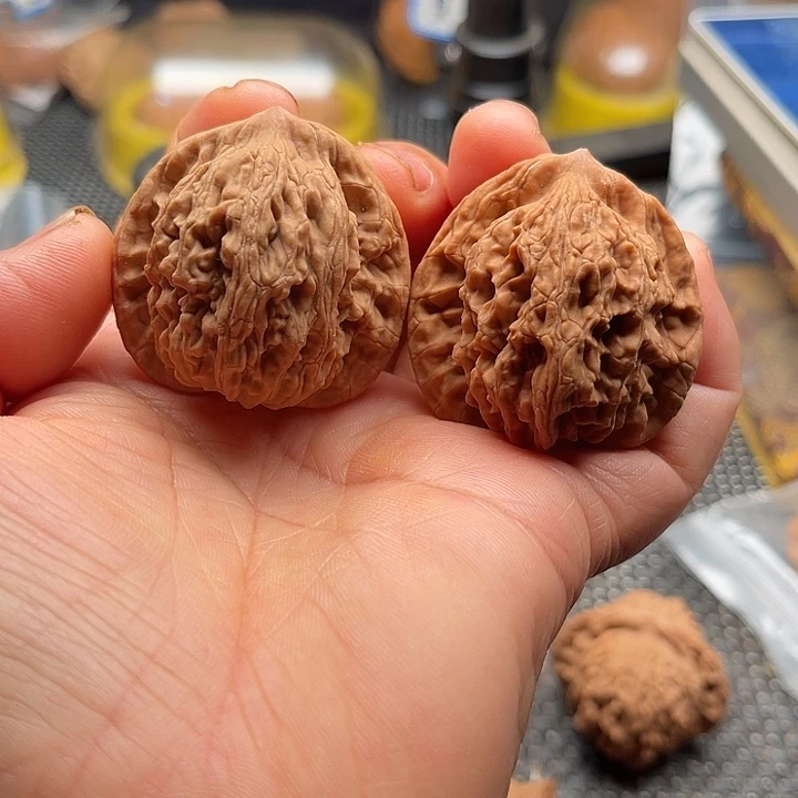 桃核把件全品虎头边40