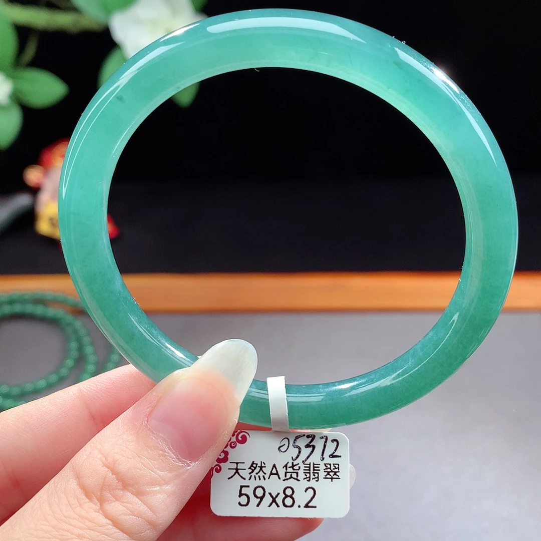 未镶嵌手镯（圆镯）翡翠