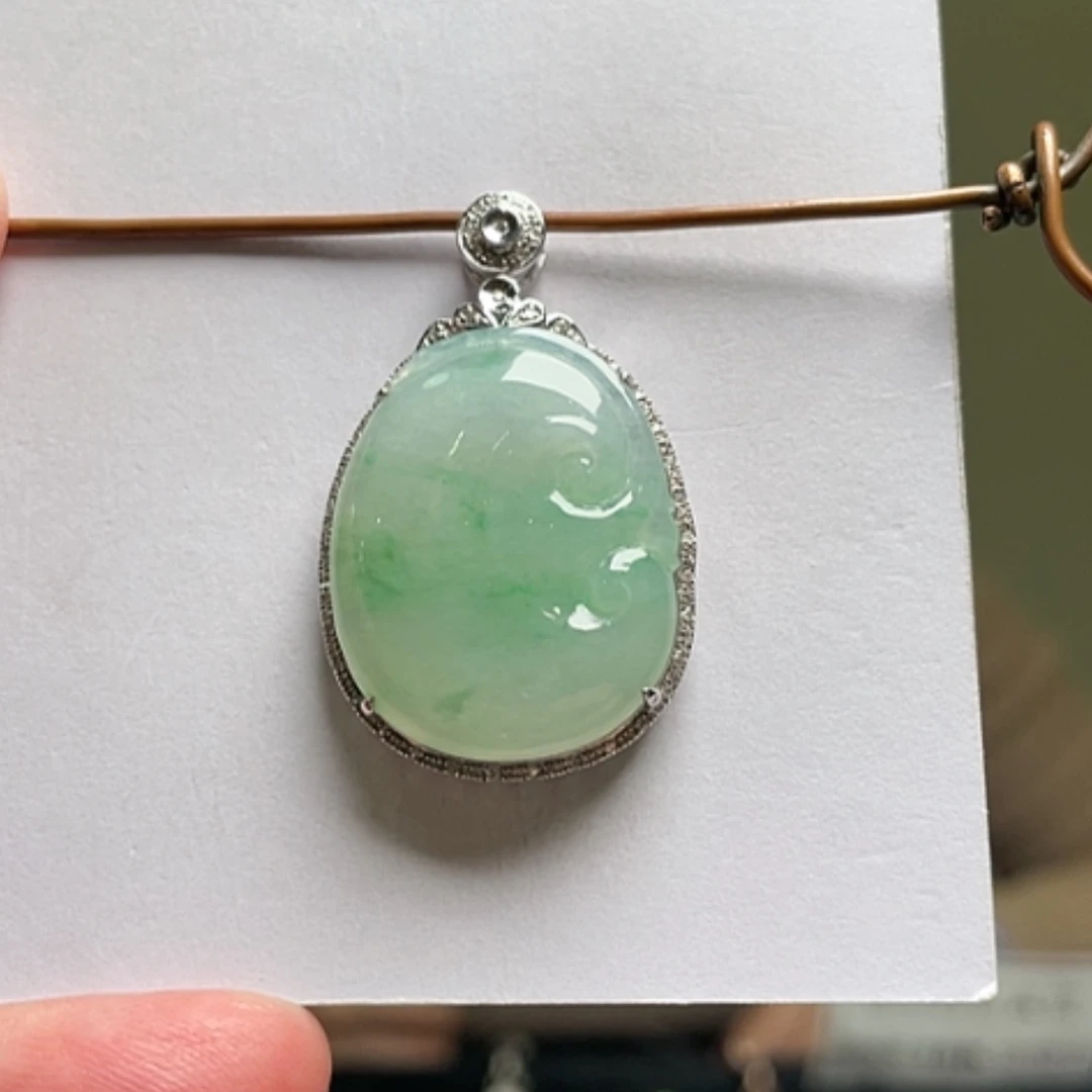 【闪购商品】吊坠(不含链)18K金镶嵌翡翠