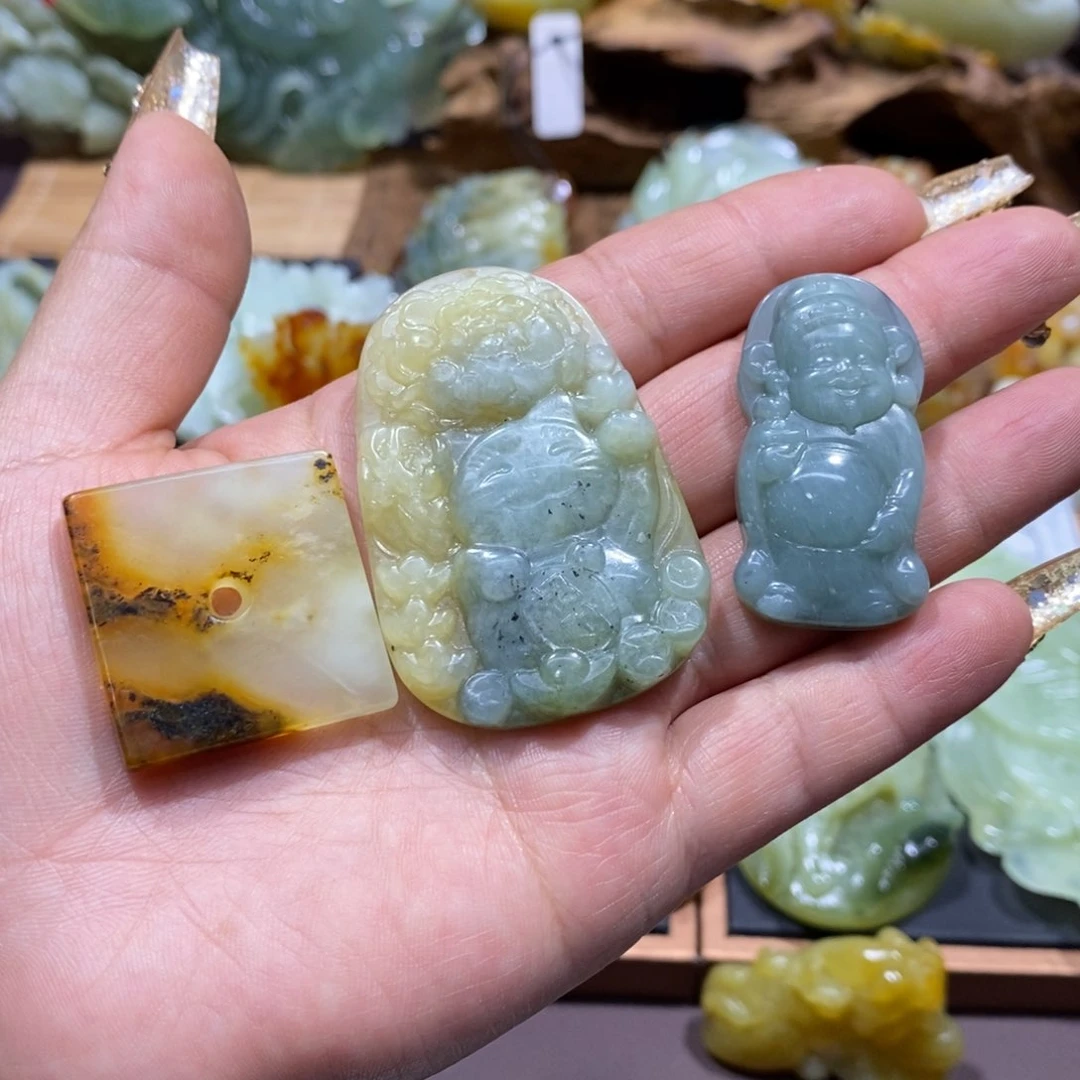 蛇纹石玉颈饰未镶嵌