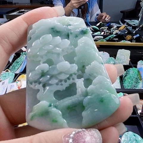 颈饰未镶嵌翡翠一个
