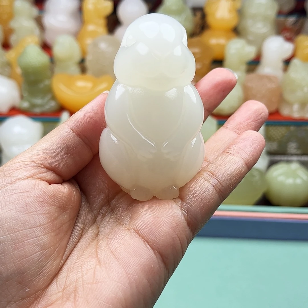 球***周石材兔子手把摆件