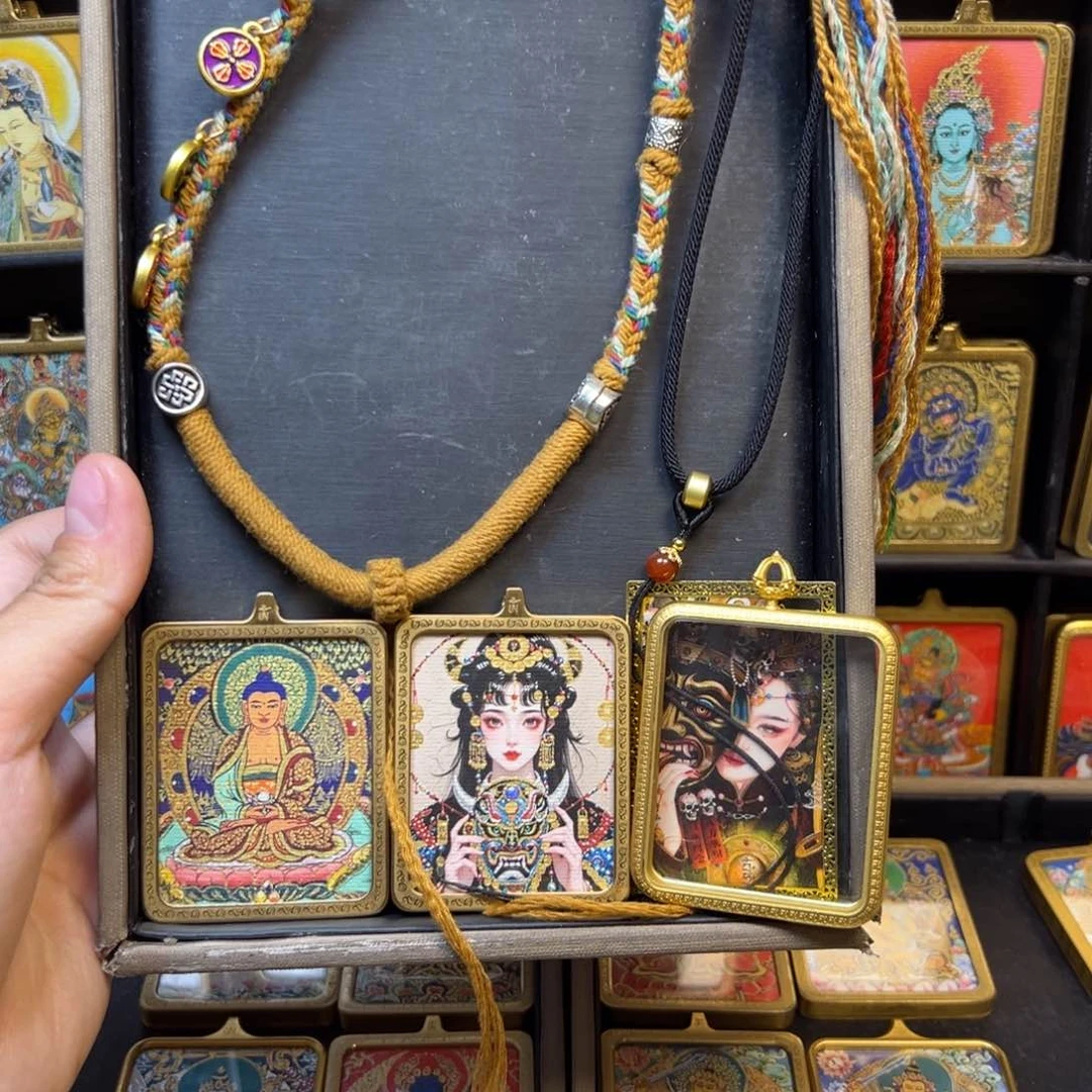 吊坠小**，美丽的小镇上