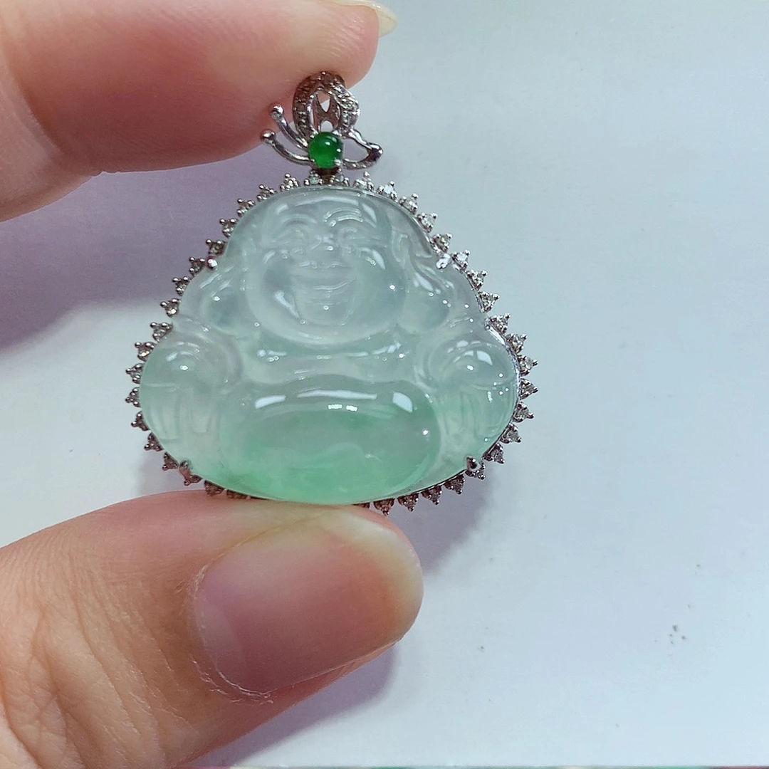 颈饰18K金镶嵌翡翠佛
