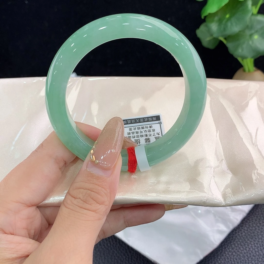 翡翠手镯未镶嵌正56