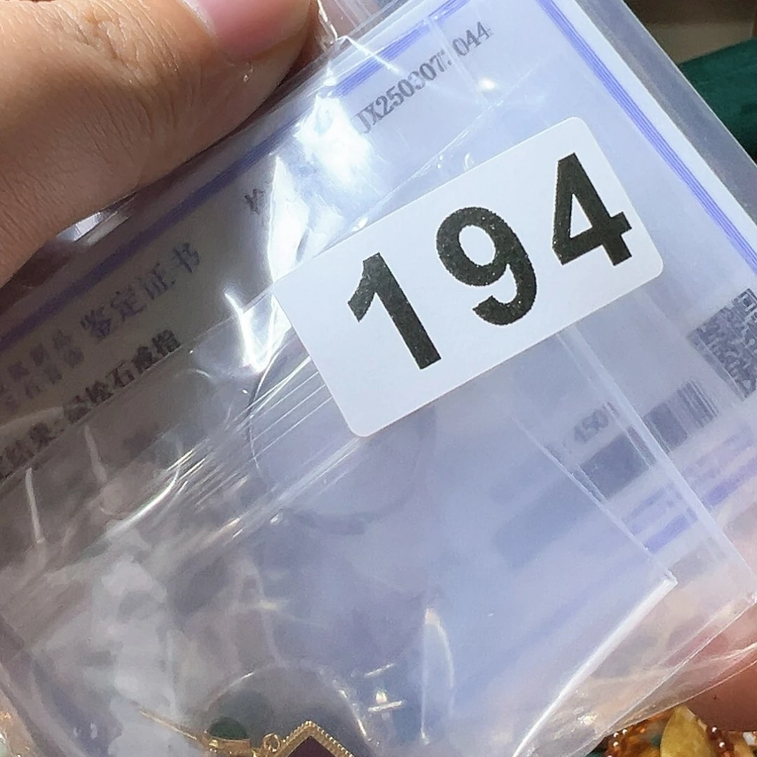 石英质玉银S925镶嵌耳钉红**间