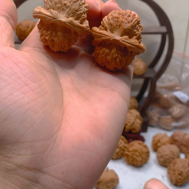 文玩核桃吊坠39 42白狮子 有色差