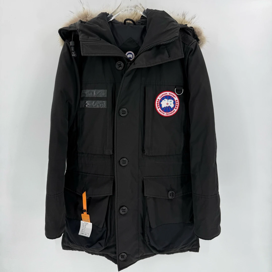 95新 CANADA GOOSE 雪咒连帽羽绒服/S码/Sw24327
