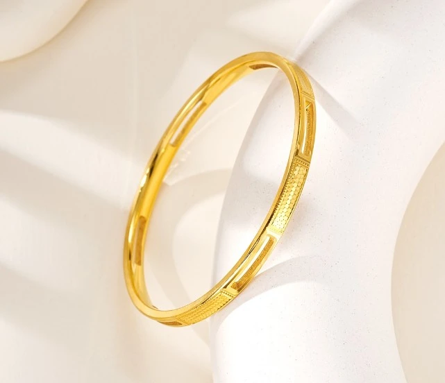 足银手镯 [镂空鱼鳞手镯]：素圈设计，猫眼石元素，简约而不简单