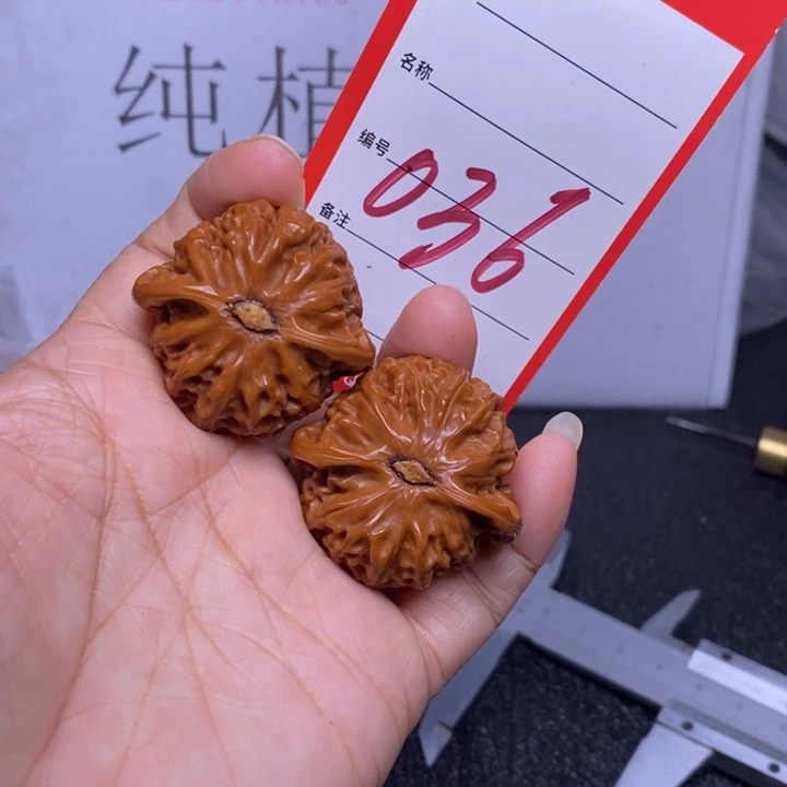 文玩核桃把件036，38宫灯