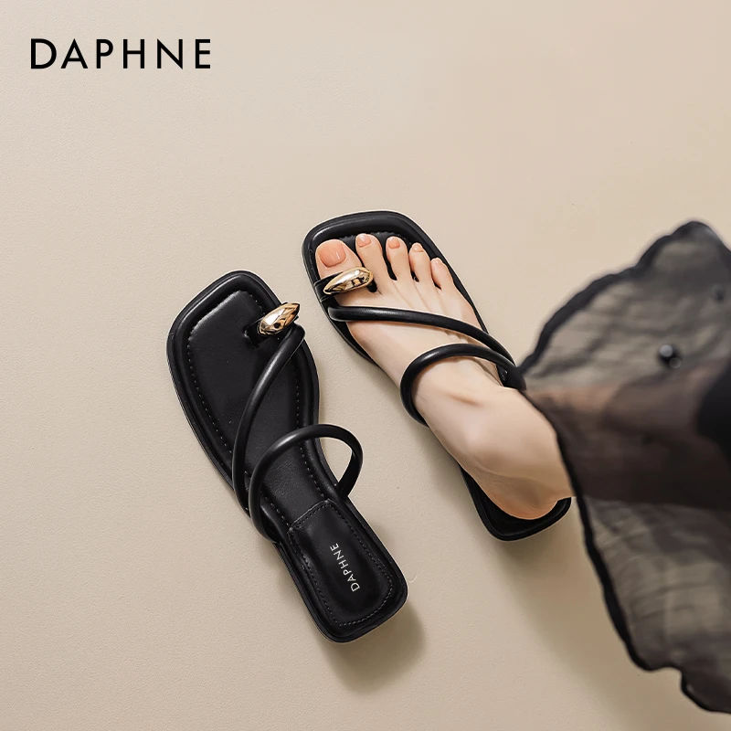 /达芙妮夹趾凉鞋女款2025新款夏季外穿绝美配裙子黑色百搭凉拖鞋Q