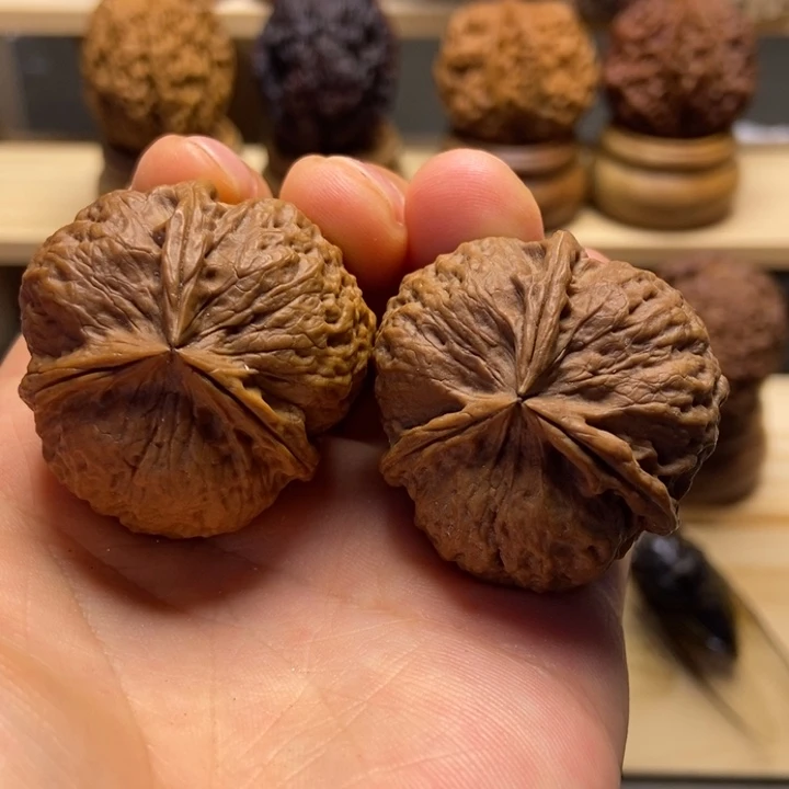 把件文玩核桃白玉三棱