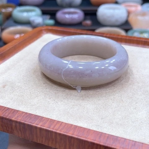 未镶嵌手镯石英质玉