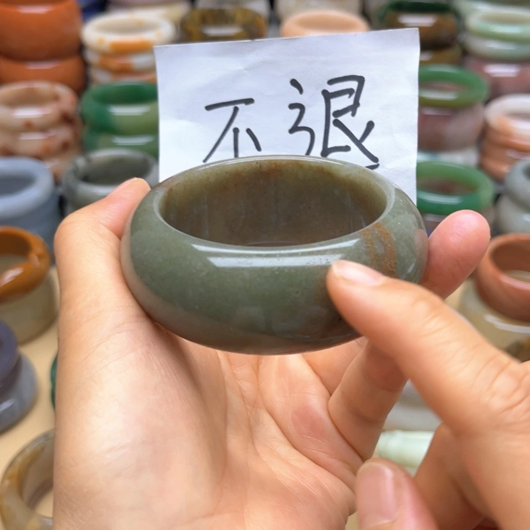 石英岩玉手镯未镶嵌