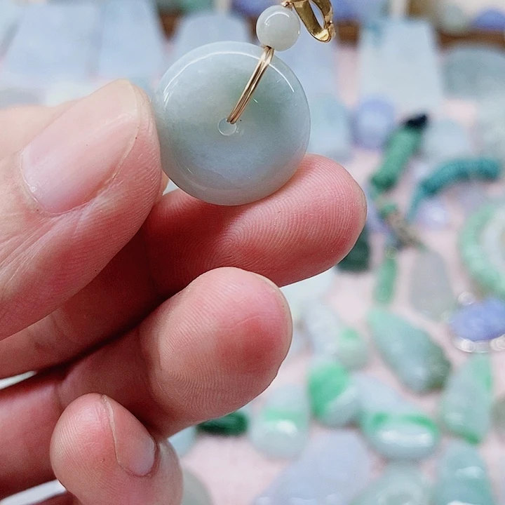 颈饰未镶嵌翡翠天然