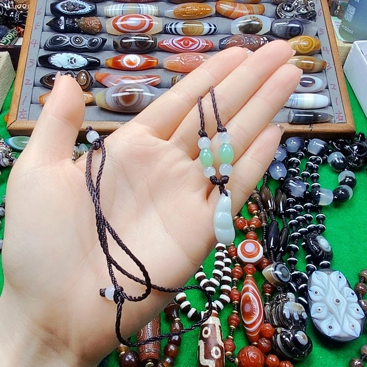 玛瑙/玉髓颈饰未镶嵌