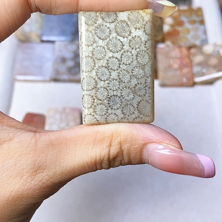 硅化玉颈饰合金苹*?