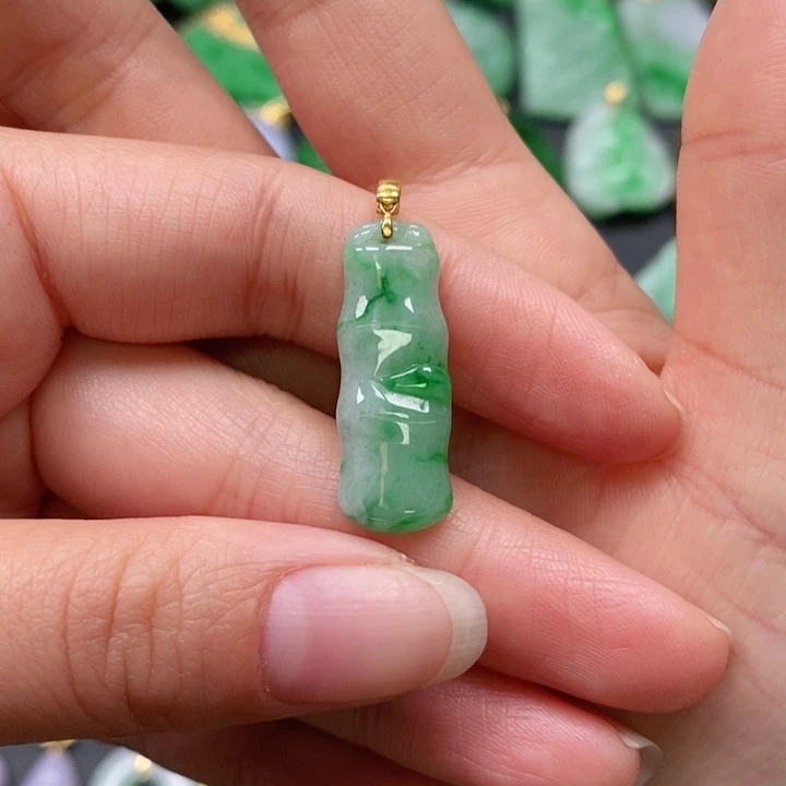 翡翠颈饰未镶嵌吊坠