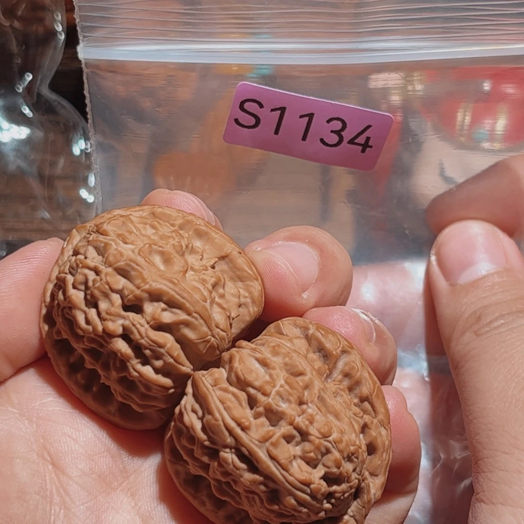 文玩核桃吊坠三角