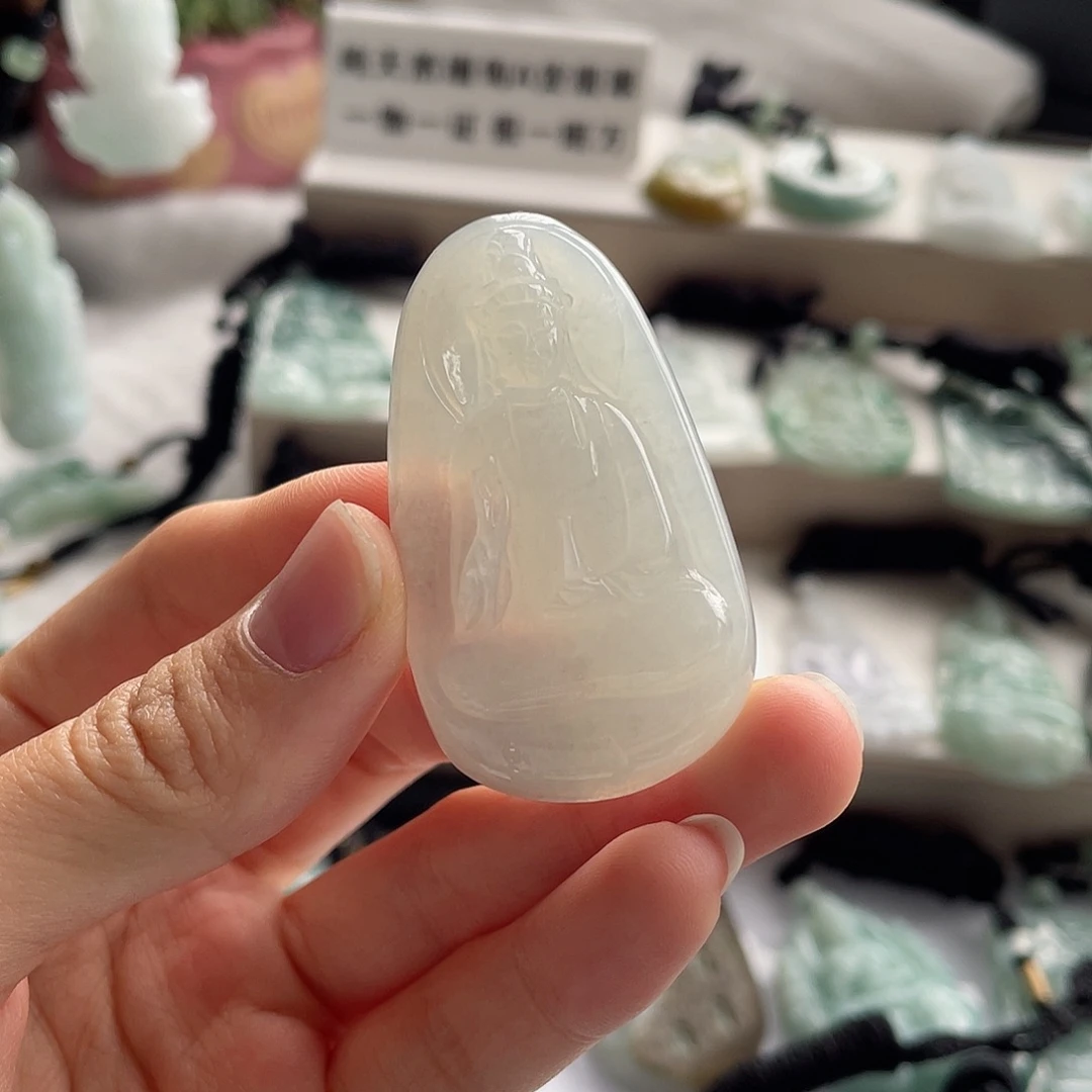 翡翠未镶嵌颈饰观音
