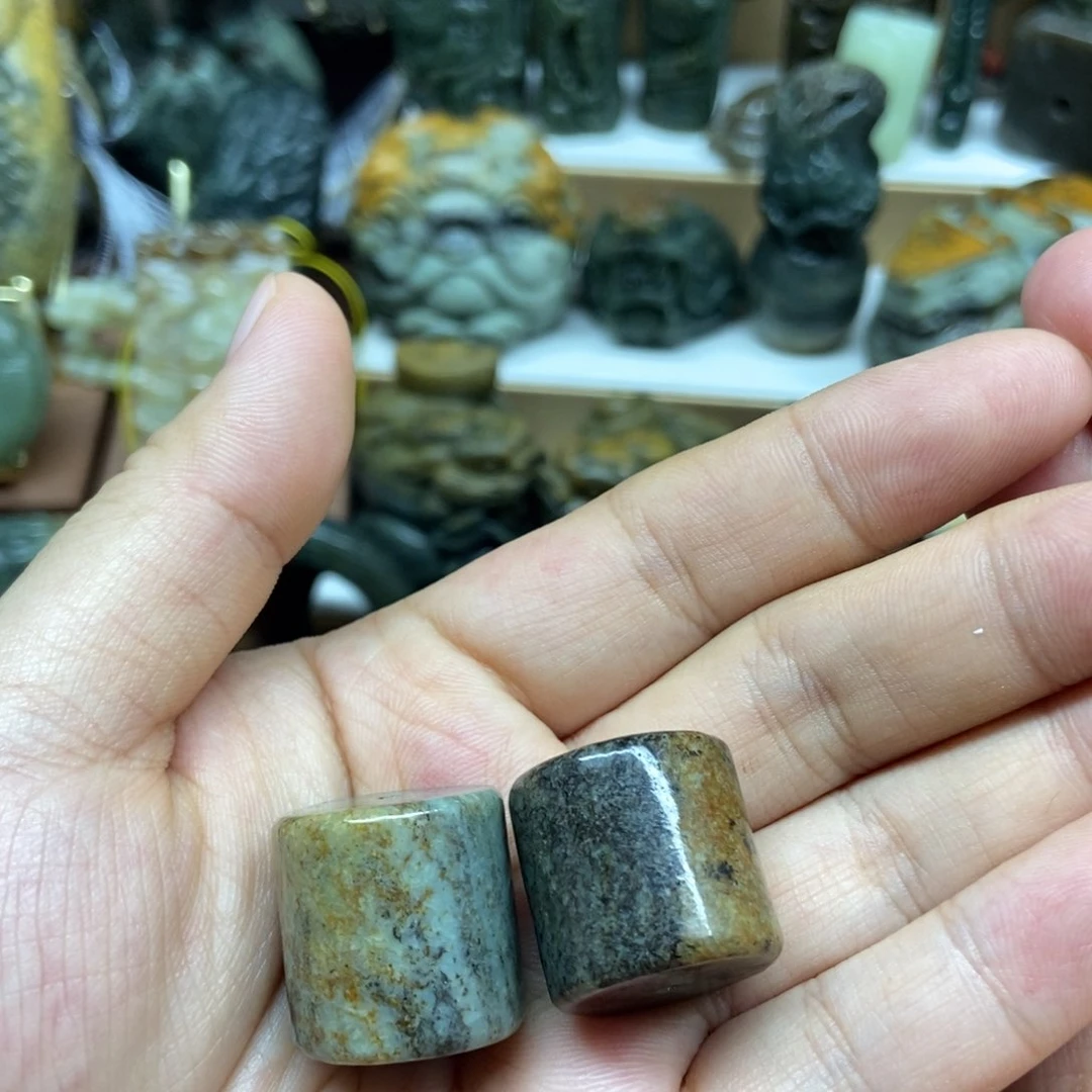 未镶嵌岫岩河磨玉（透闪石质玉）把件