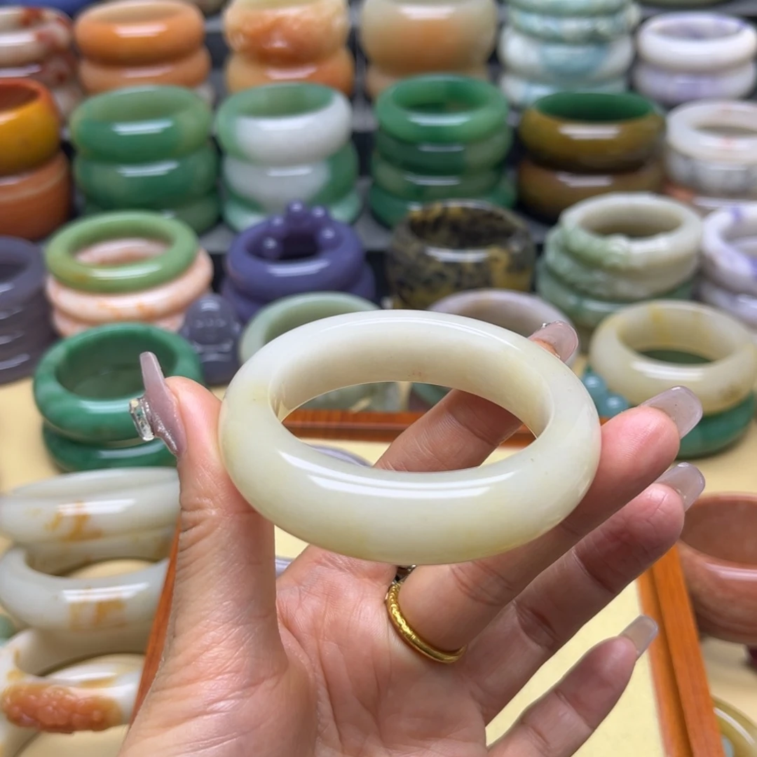 石英质玉手镯未镶嵌?**?