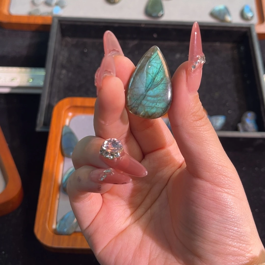 拉长石吊坠未镶嵌肥*嘟