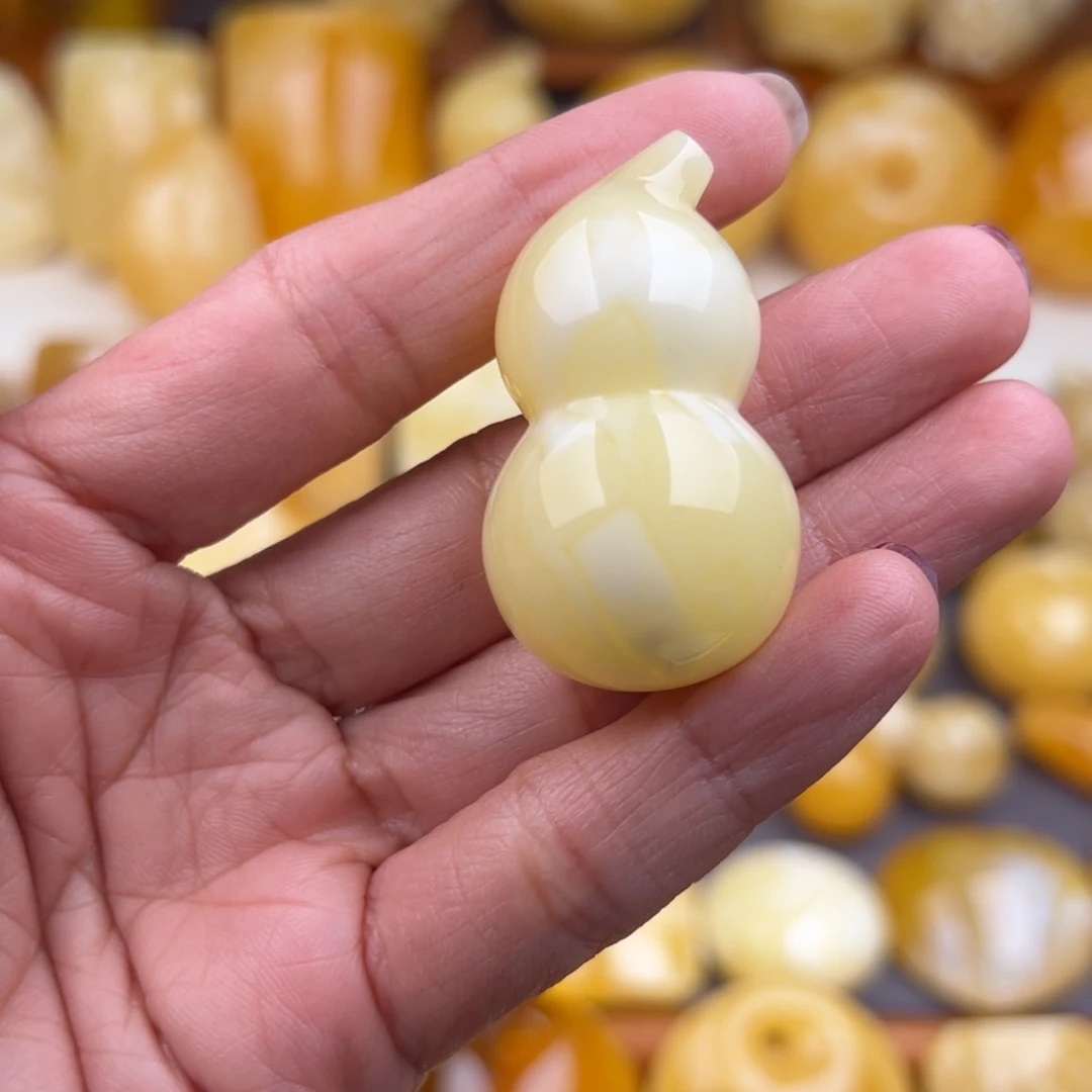 琥珀颈饰未镶嵌天****成纯天然琥珀蜜蜡无优化