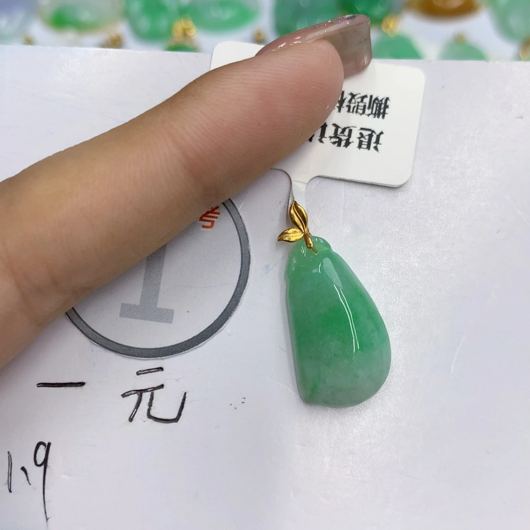 翡翠18K金镶嵌颈饰翡翠