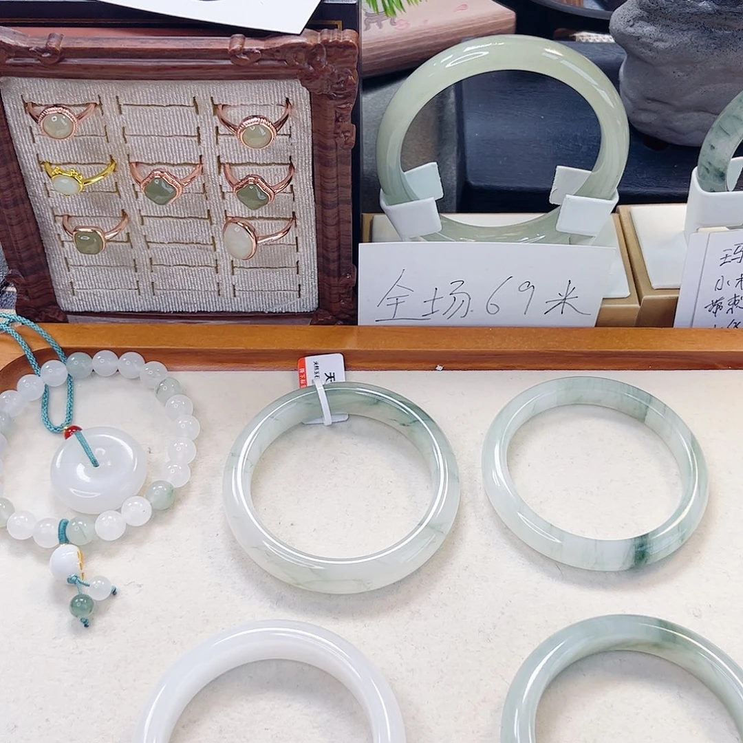 石英质玉未镶嵌手镯01