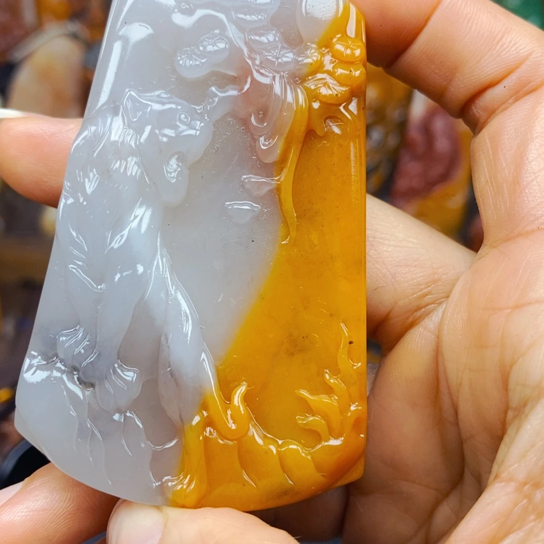 石英质玉（黄龙玉）未镶嵌颈饰