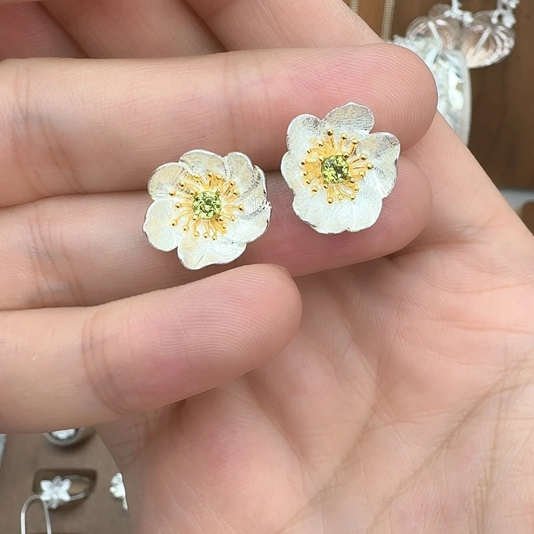 足银羽毛山茶花耳钉 绿色