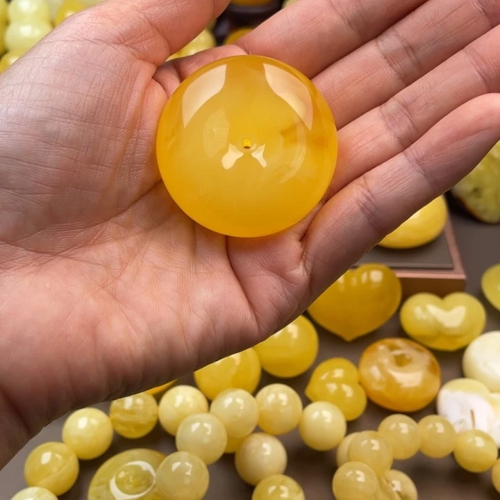 琥珀未镶嵌颈饰蜜蜡