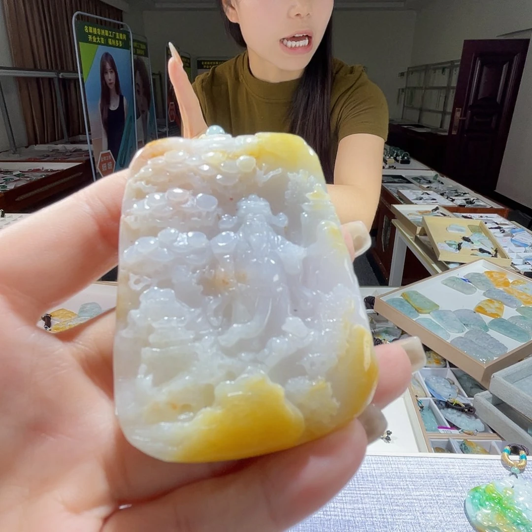 翡翠未镶嵌颈饰一