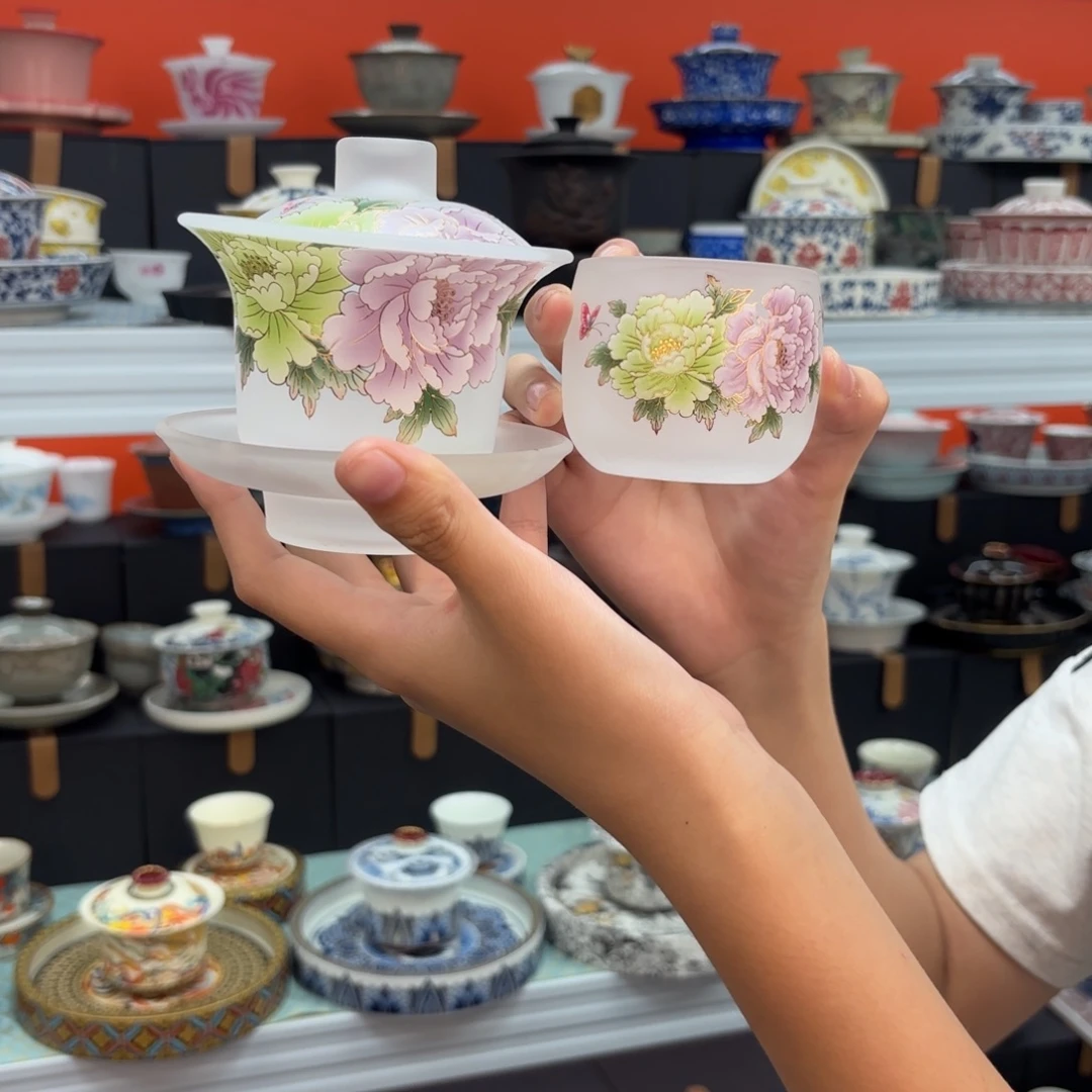 茶具是指由两块金属做成