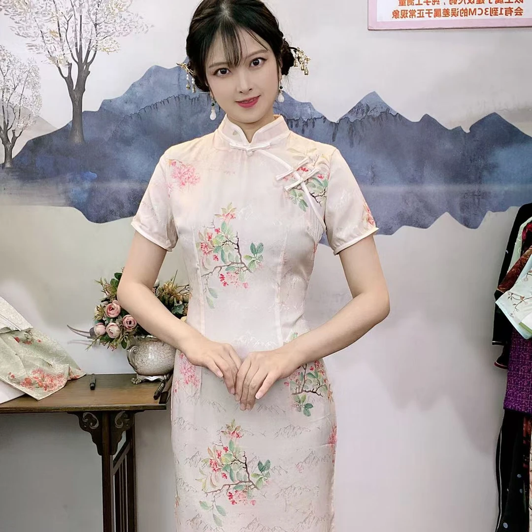 507 粉色花朵小山丘 旗袍时尚气质日常