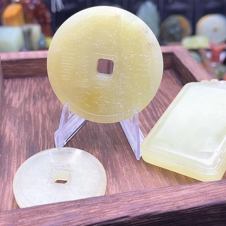 蛇纹石玉挂件未镶嵌