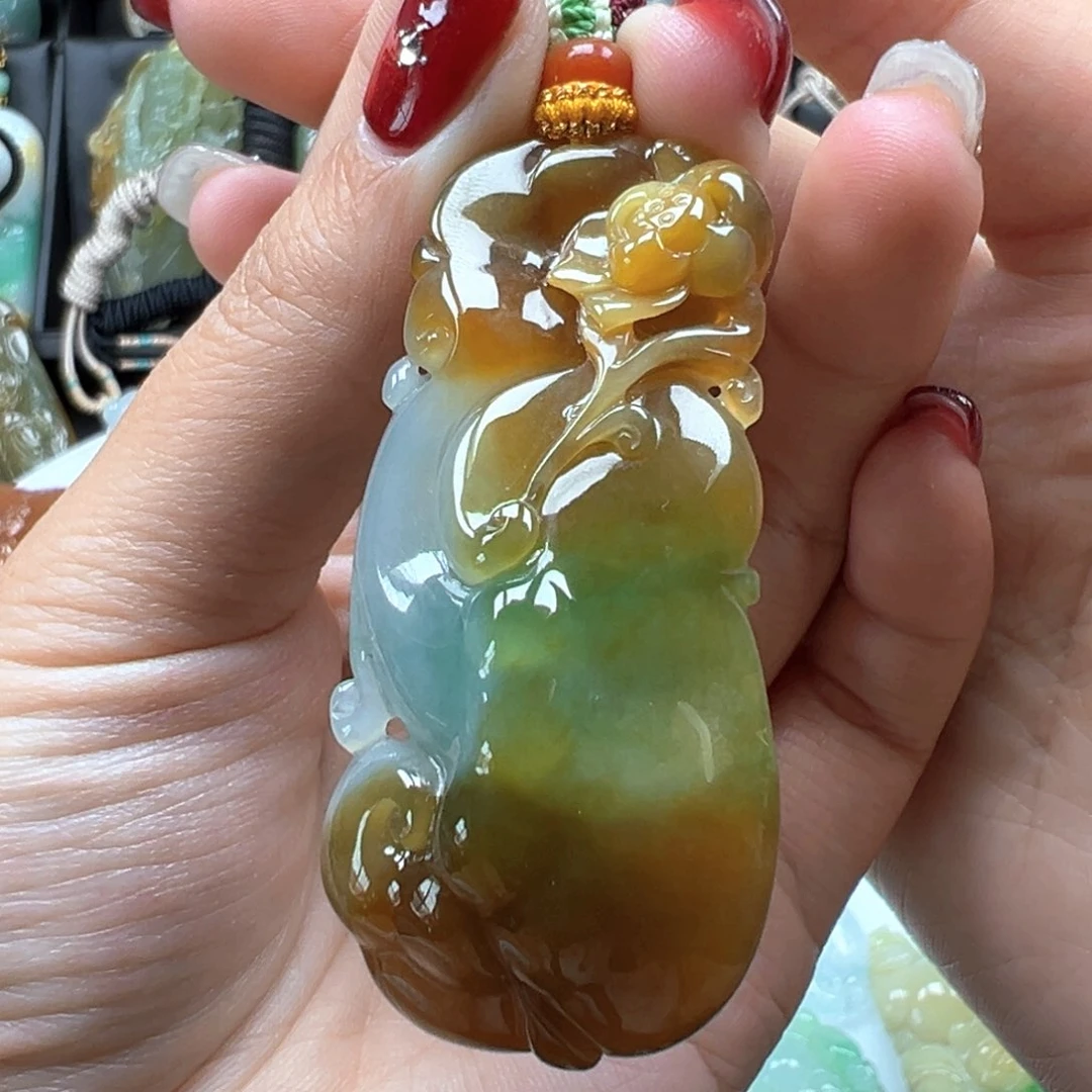 翡翠颈饰未镶嵌如意