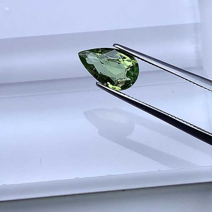 快***在珠宝半成品未镶嵌碧玺1.36克拉