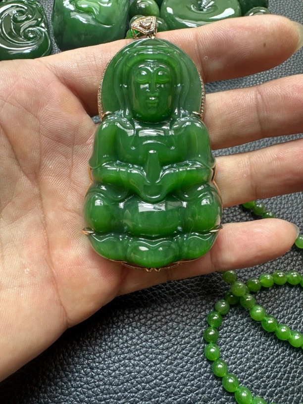 菠菜绿老料和田玉碧玉18K玫瑰金镶观音吊坠
