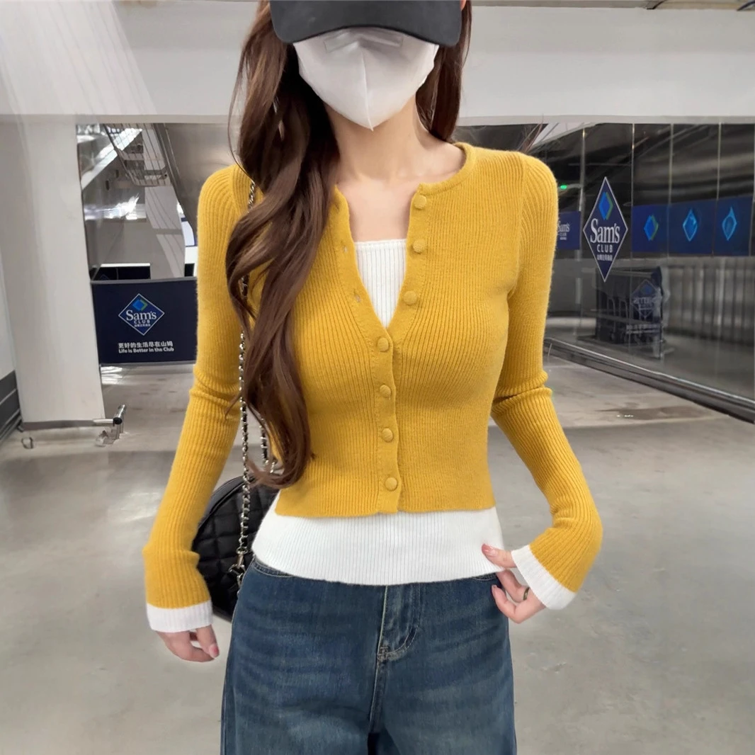 实拍2025冬季新款女式气质假两件上衣显瘦针织开衫女