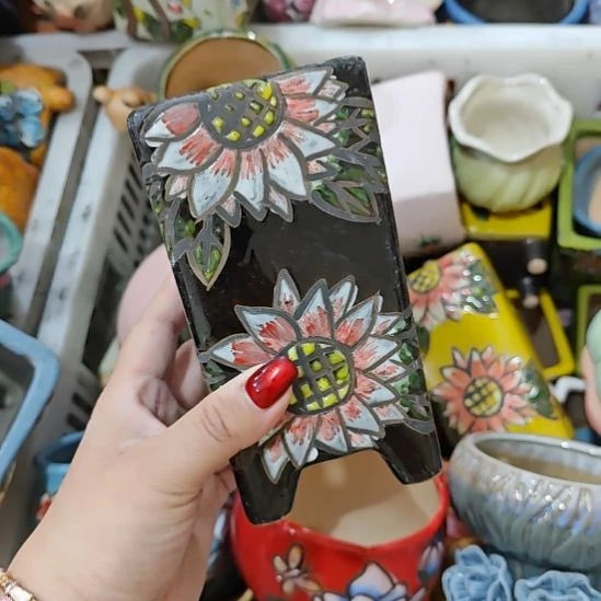 当场拍满15元发货不凑不发，花盆盆口不方不圆有针孔黑点是正常的，