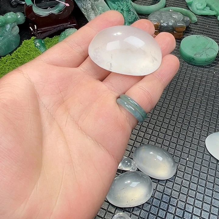 石英质玉未镶嵌颈饰