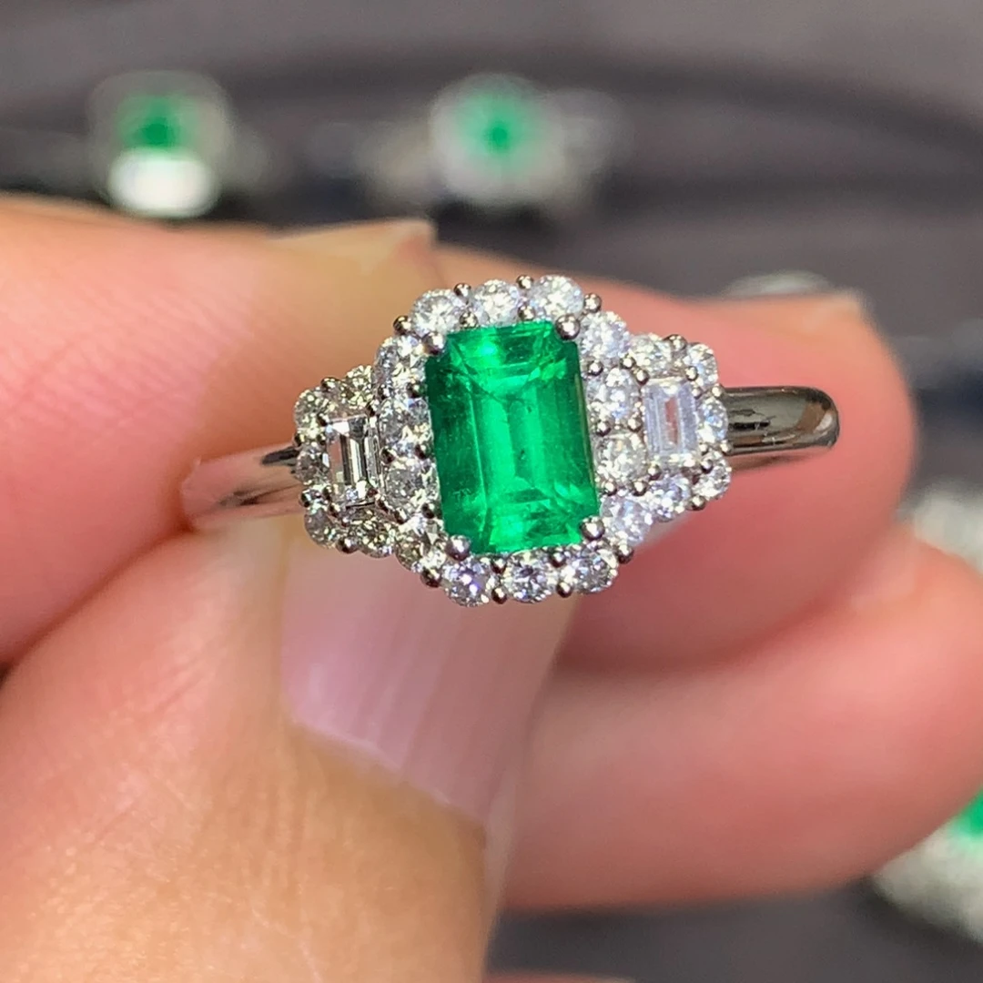 祖母绿戒指18K金镶嵌