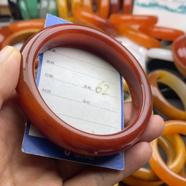 未镶嵌手镯石英质玉