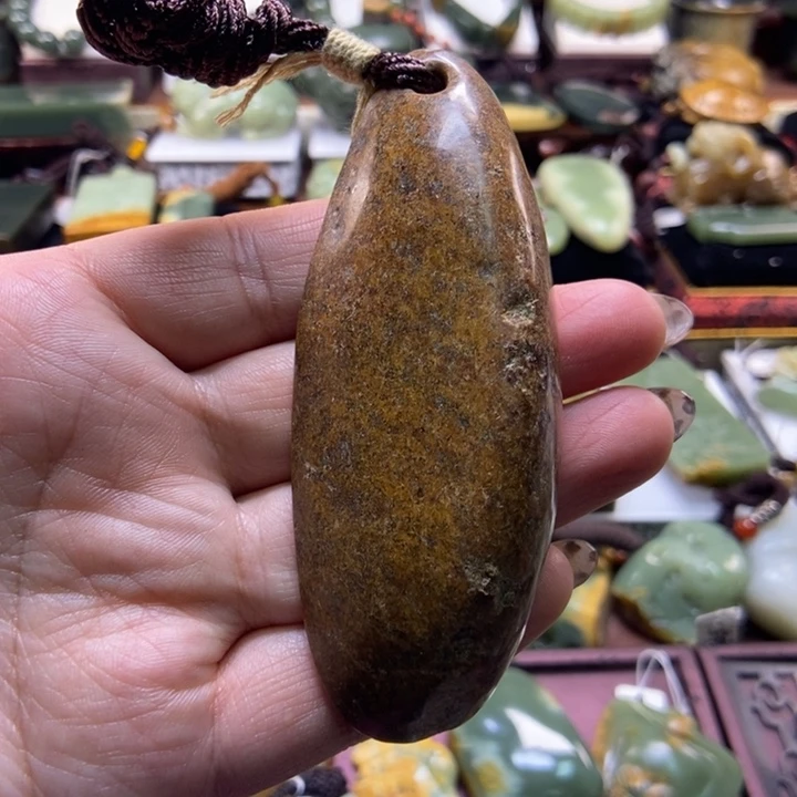 未镶嵌岫岩河磨玉（透闪石质玉）把件