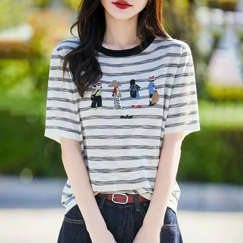 2025年夏季新款100天丝针织短袖T恤女圆领条纹刺绣显瘦百搭上衣