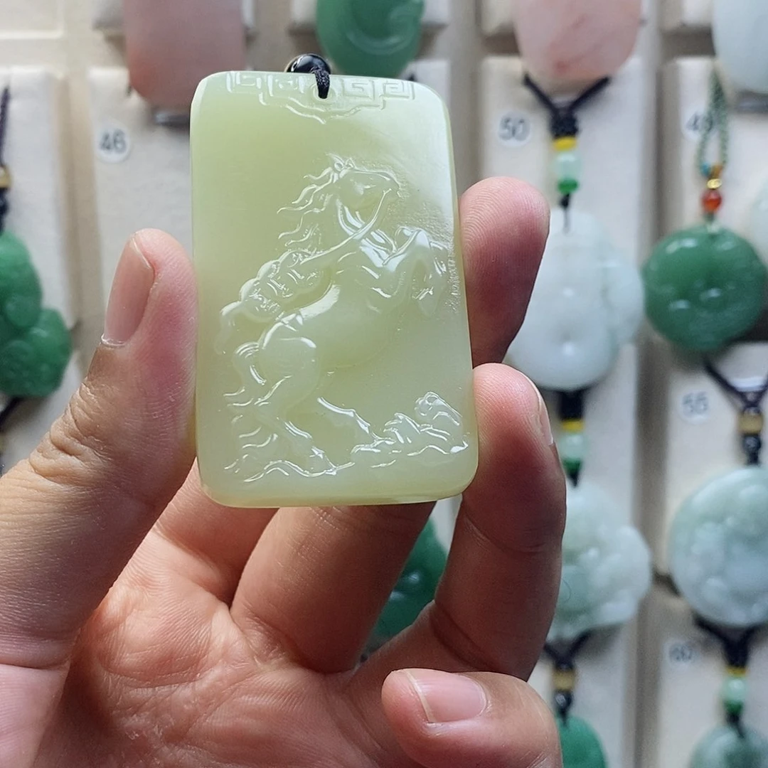 石英质玉未镶嵌颈饰