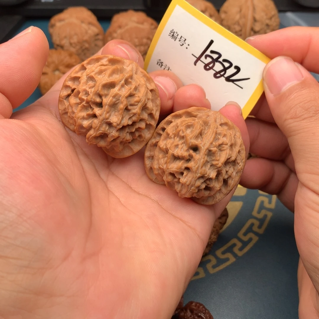 有***吗文玩核桃把件苹果1882