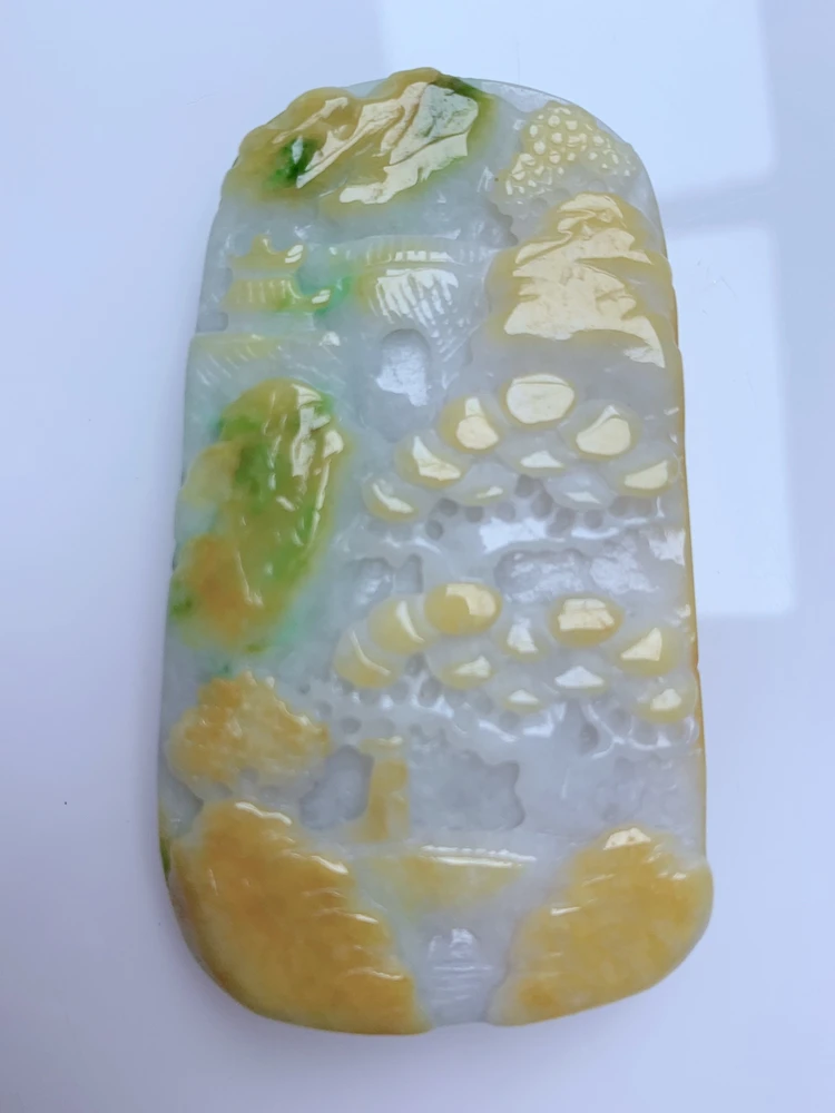 翡翠黄加绿山水吊坠